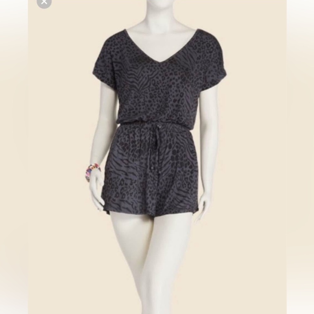 Z Supply Gray Animal Print Short Sleeve Shorts Romper with Pockets Size Small